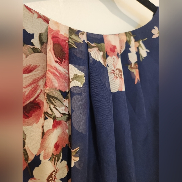 Premier Amour Maxi Dress - Picture 2 of 10